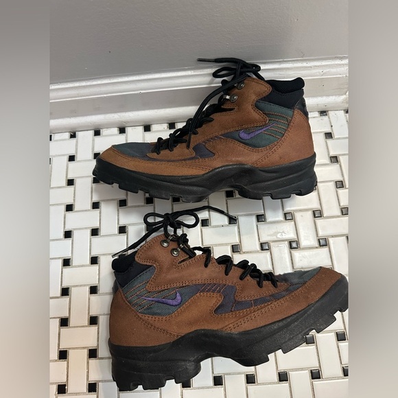 Brown and Black Hiking Shoes - Picture 4 of 5